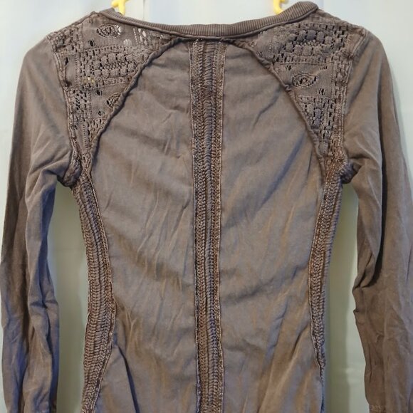 FREE PEOPLE Shell Lace Henley T-shirt Top XS Wine Scoop neck Gold Coast LS - Picture 8 of 11